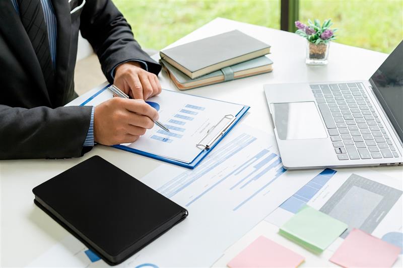 Payroll in 10 Minutes Flat: A Small Business Owner’s Guide to Efficiency